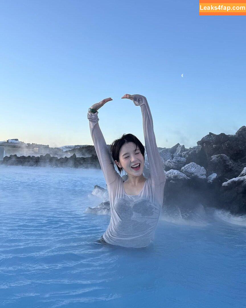 HeeJin / heejin_theworld leaked photo photo #0086