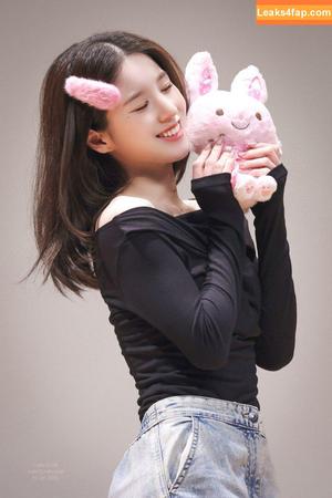 HeeJin photo #0017