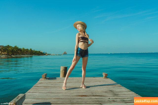 Heidy Pino / Blowjob / Heidymodel Fake Handjob / heidy_pino leaked photo photo #0329