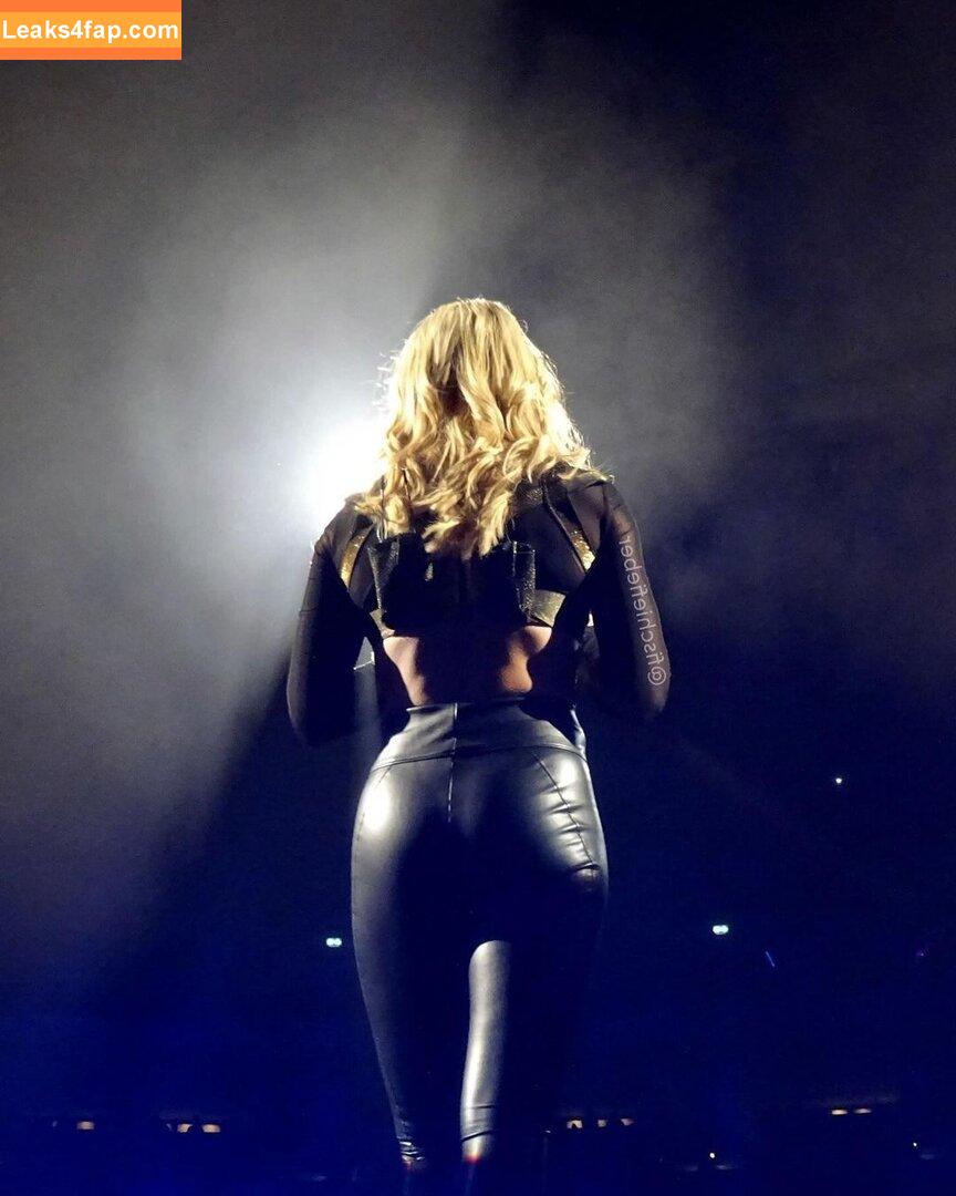 Helene Fischer / helenefischer leaked photo photo #0319