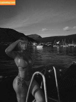 heleneelises photo #0049