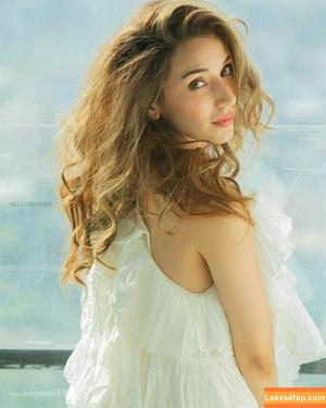 Heli Daruwala photo #0037