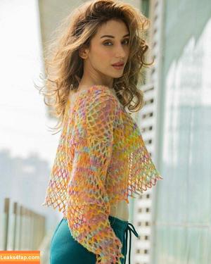 Heli Daruwala photo #0041