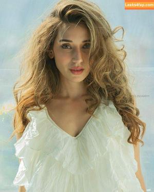 Heli Daruwala photo #0061