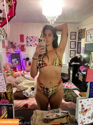 helloella photo #0225