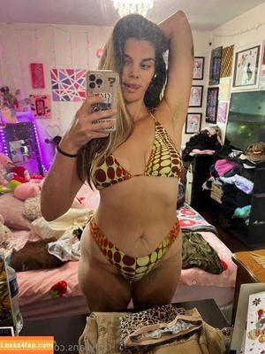 helloella photo #0227