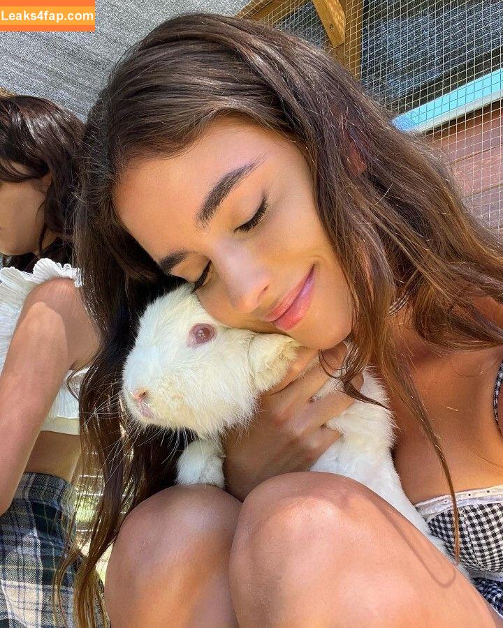 Herbert Twins / Elisha Herbert / Renee Herbert / reneeherbert_ leaked photo photo #0196