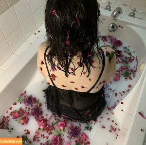 hereliesviolet photo #0001