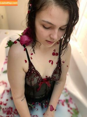 hereliesviolet photo #0002