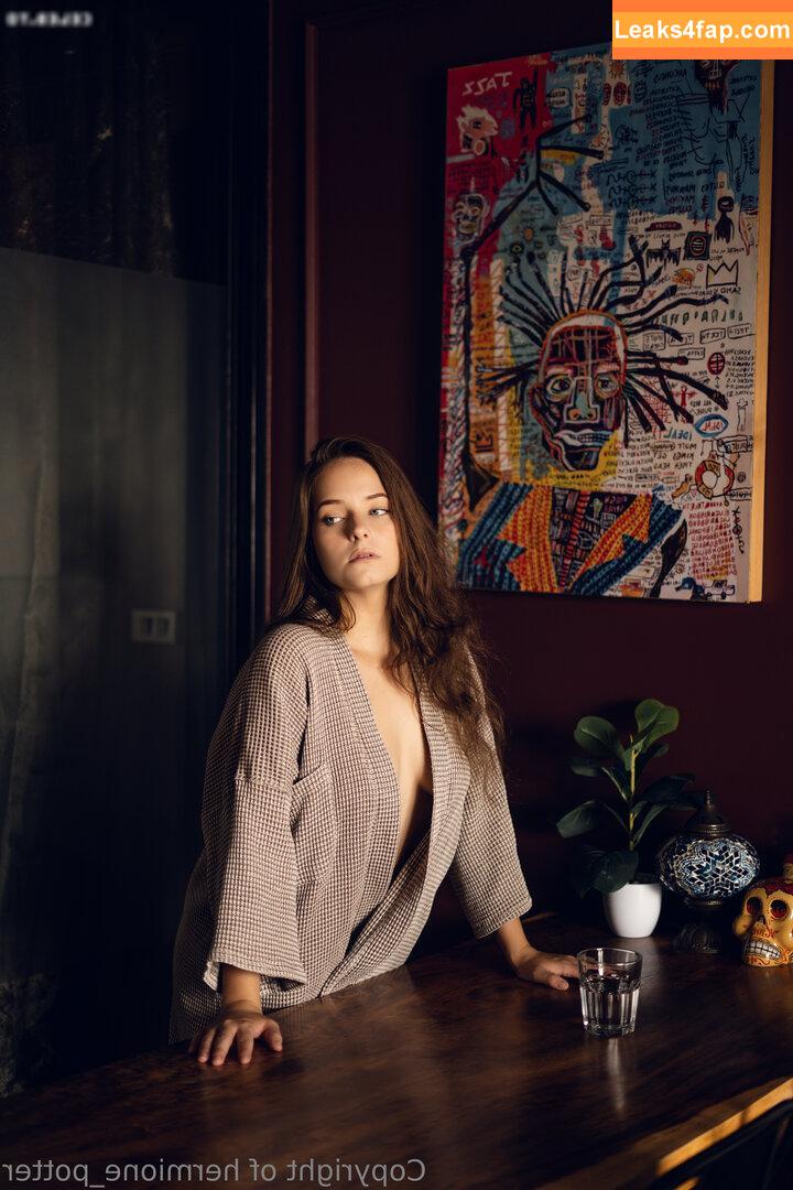 hermione_potter / hermione_puppy leaked photo photo #0355