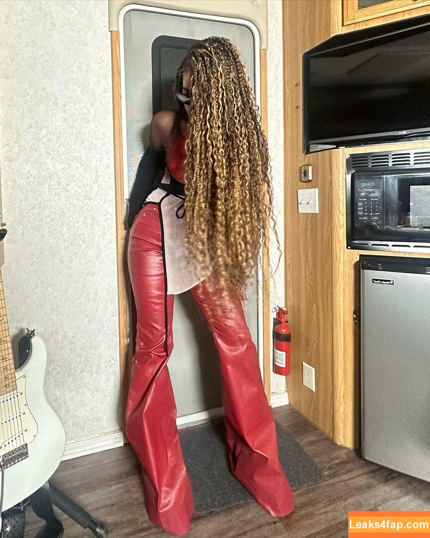 hermusicofficial / Gabriella Sarmiento Wilson / H.E.R. leaked photo photo #0024