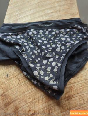 hesitant-housewife photo #0012