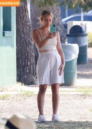 Hilary Duff photo #0299