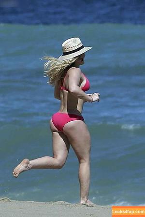 Hillary Duff фото #0396