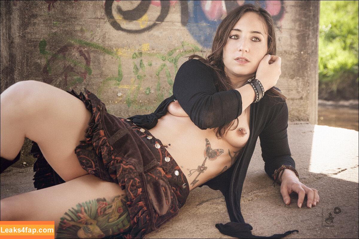 Hippiegirl /  leaked photo photo #0001