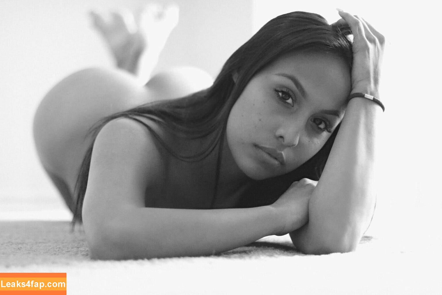 Hispanic / Latina Women / dianaMriveraa / dianamrivera_ / dianariveraa leaked photo photo #0210