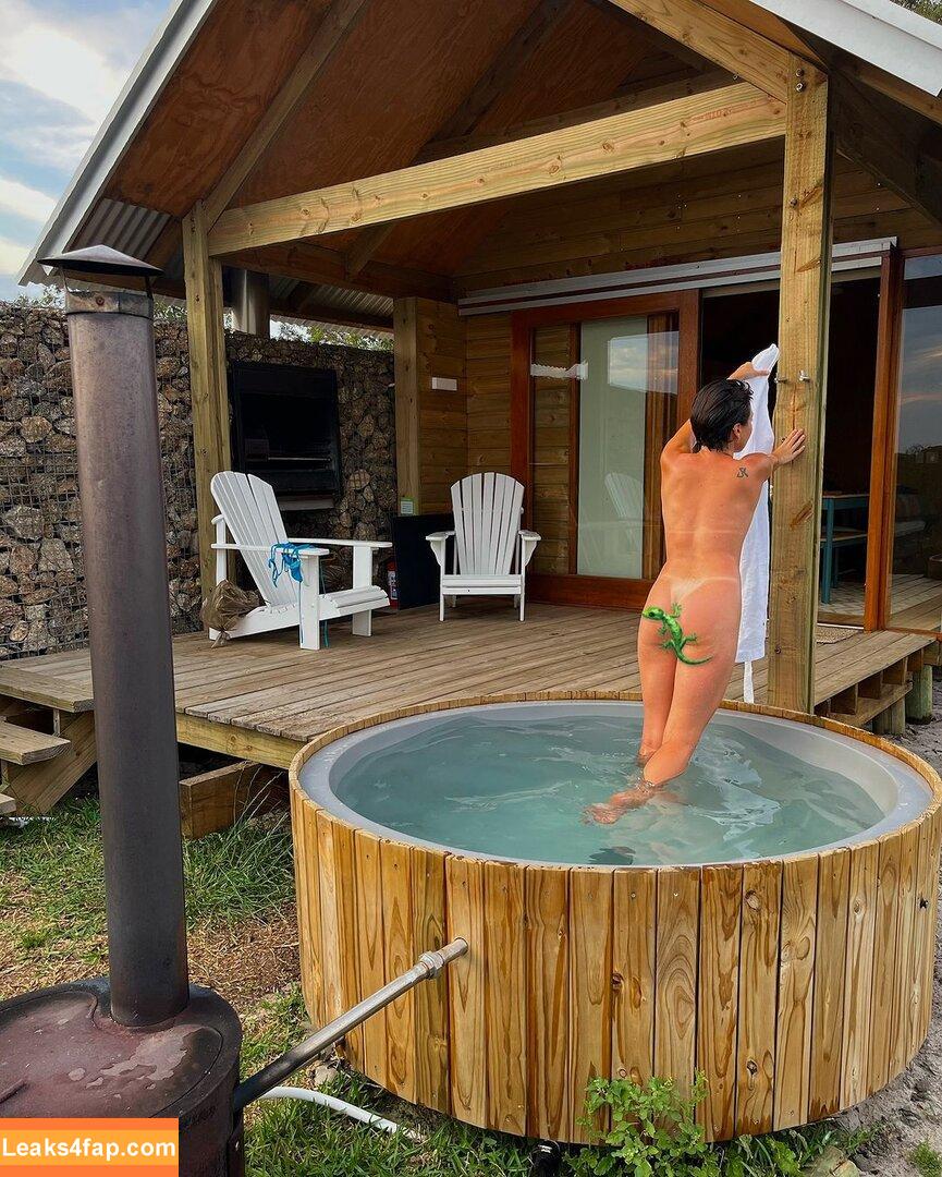 Hitchhikercourtney / Courtkneeallan leaked photo photo #0025