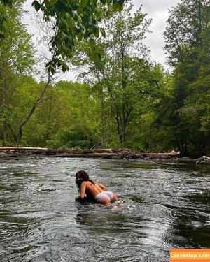 Hitchhikercourtney photo #0027