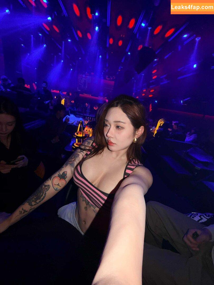 Hitomi Songyuxin / Lindsay78690789 / i_am_hitomi_1994 / songyuxinhitomi leaked photo photo #1097