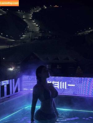 Hitomi Songyuxin фото #1095