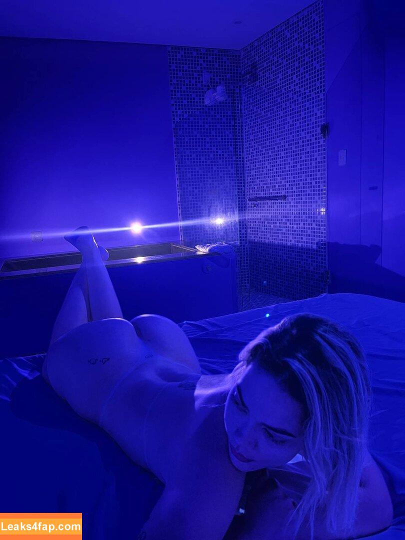 Hivia Silva Carneiro /  leaked photo photo #0007
