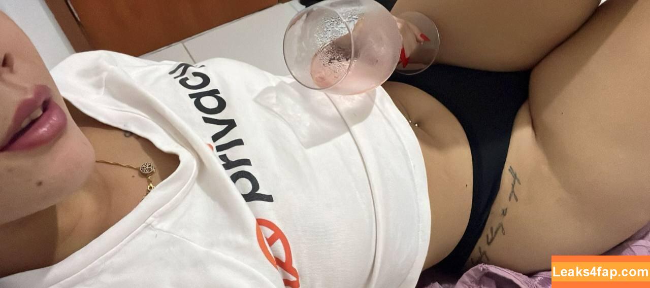 Hivia Silva Carneiro /  leaked photo photo #0008