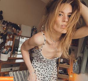 Hollie Bennett фото #0121
