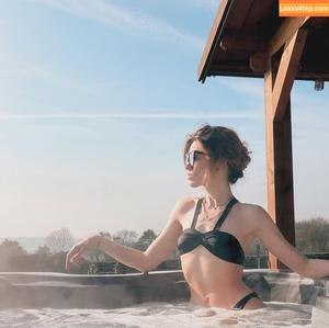 Hollie Bennett photo #0133