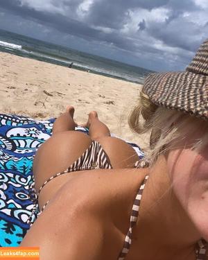 Hollie OMeara photo #0009