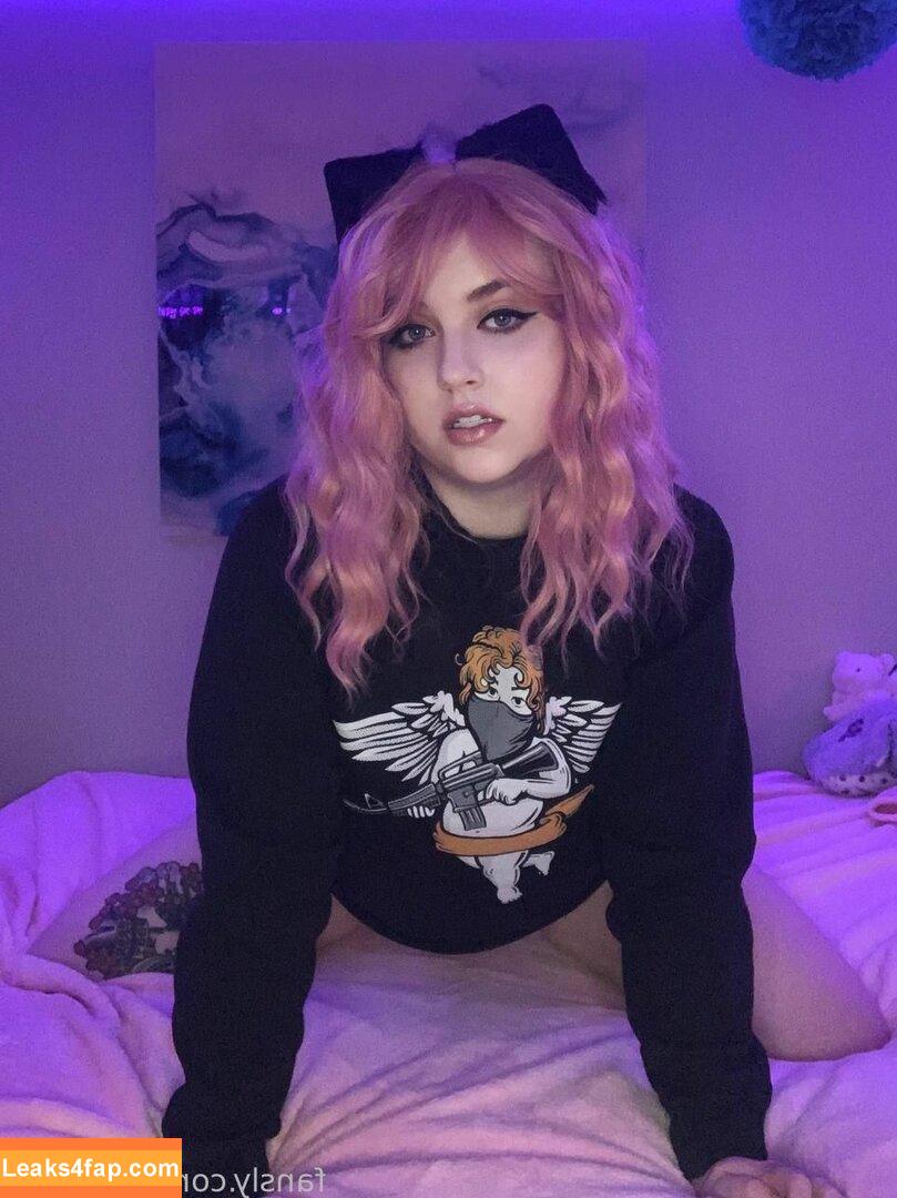 hollieboo /  leaked photo photo #0018