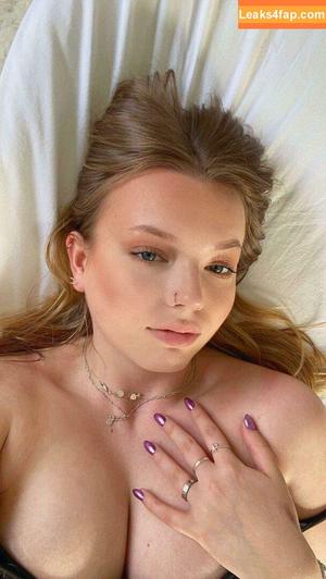 holliesworldd photo #0026