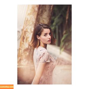 Holly Earl photo #0054