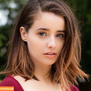 Holly Earl photo #0062