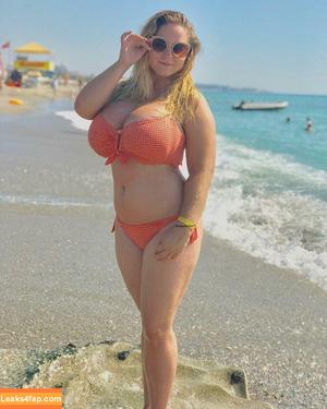 Holly Garner photo #0086