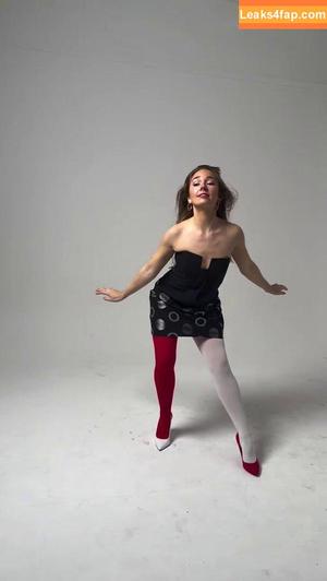 Holly Taylor photo #0131