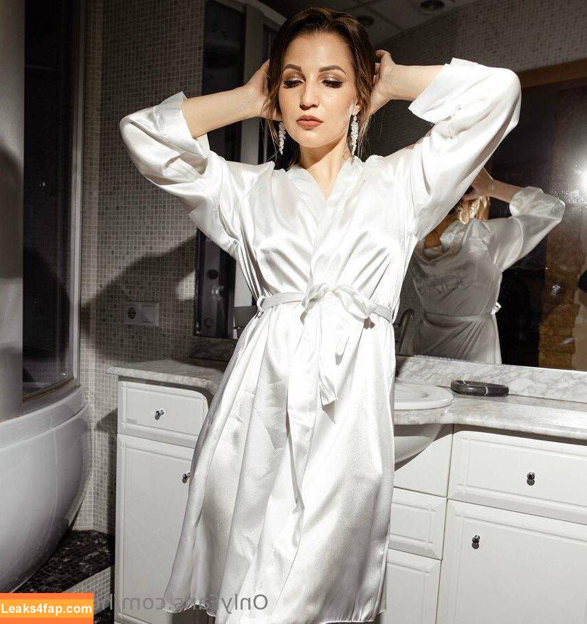 holly_wife /  leaked photo photo #0008