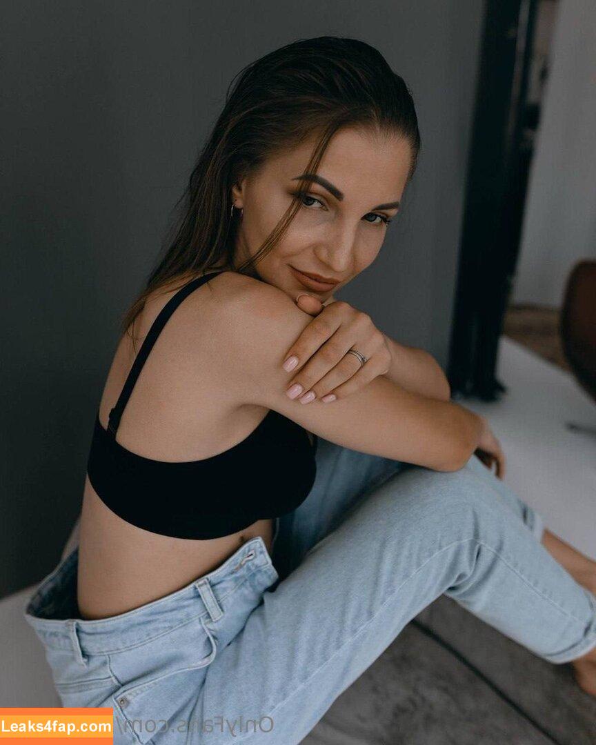 holly_wife /  leaked photo photo #0021