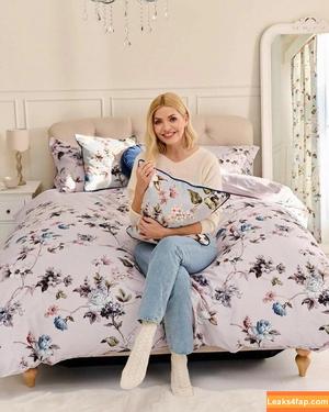 Holly Willoughby photo #0359