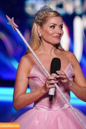 Holly Willoughby photo #0382