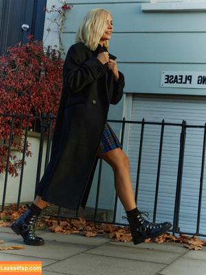 Holly Willoughby photo #0391