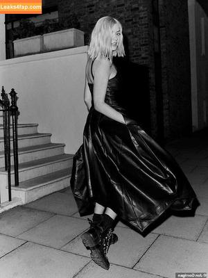 Holly Willoughby photo #0396