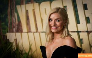 Holly Willoughby photo #0412