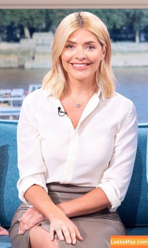 hollyWilloughby photo #0013