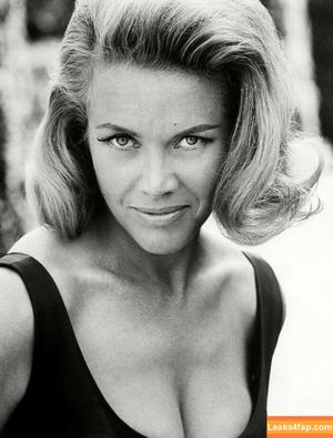 Honor Blackman photo #0001