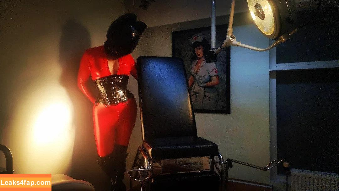 hooded_june /  leaked photo photo #0006
