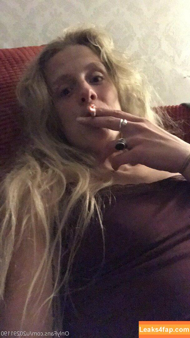 hornycavegirl /  leaked photo photo #0055