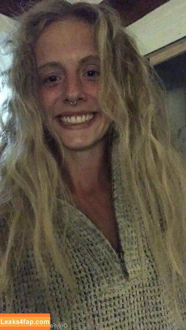 hornycavegirl /  leaked photo photo #0057