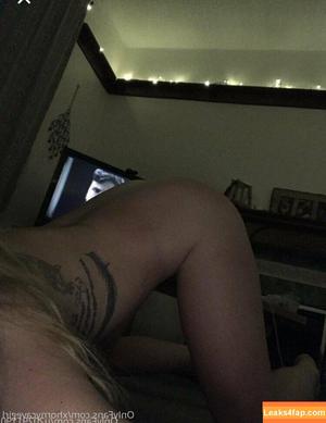 hornycavegirl photo #0012