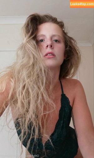 hornycavegirl photo #0014