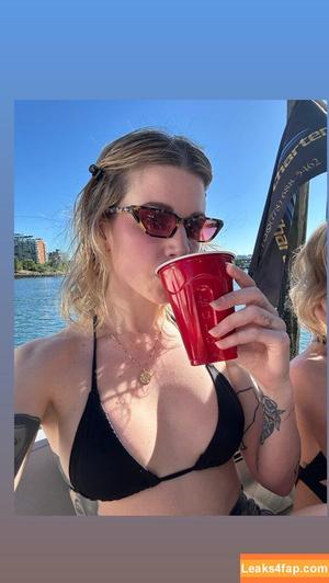 Horsegirldotjpeg photo #0110